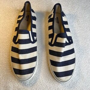 Slip on Flat Canvas Shoes Women's  9 barely used Mossimo Blue White Stripe